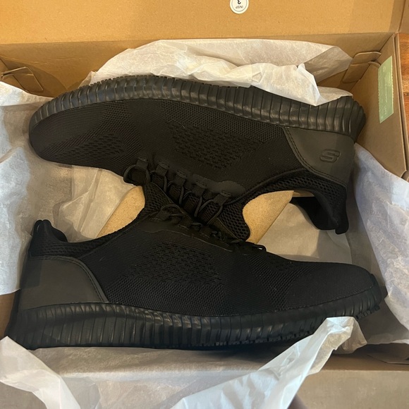 Sketchers Men’s Relaxed Fit Memory Foam work shoes - Picture 1 of 4